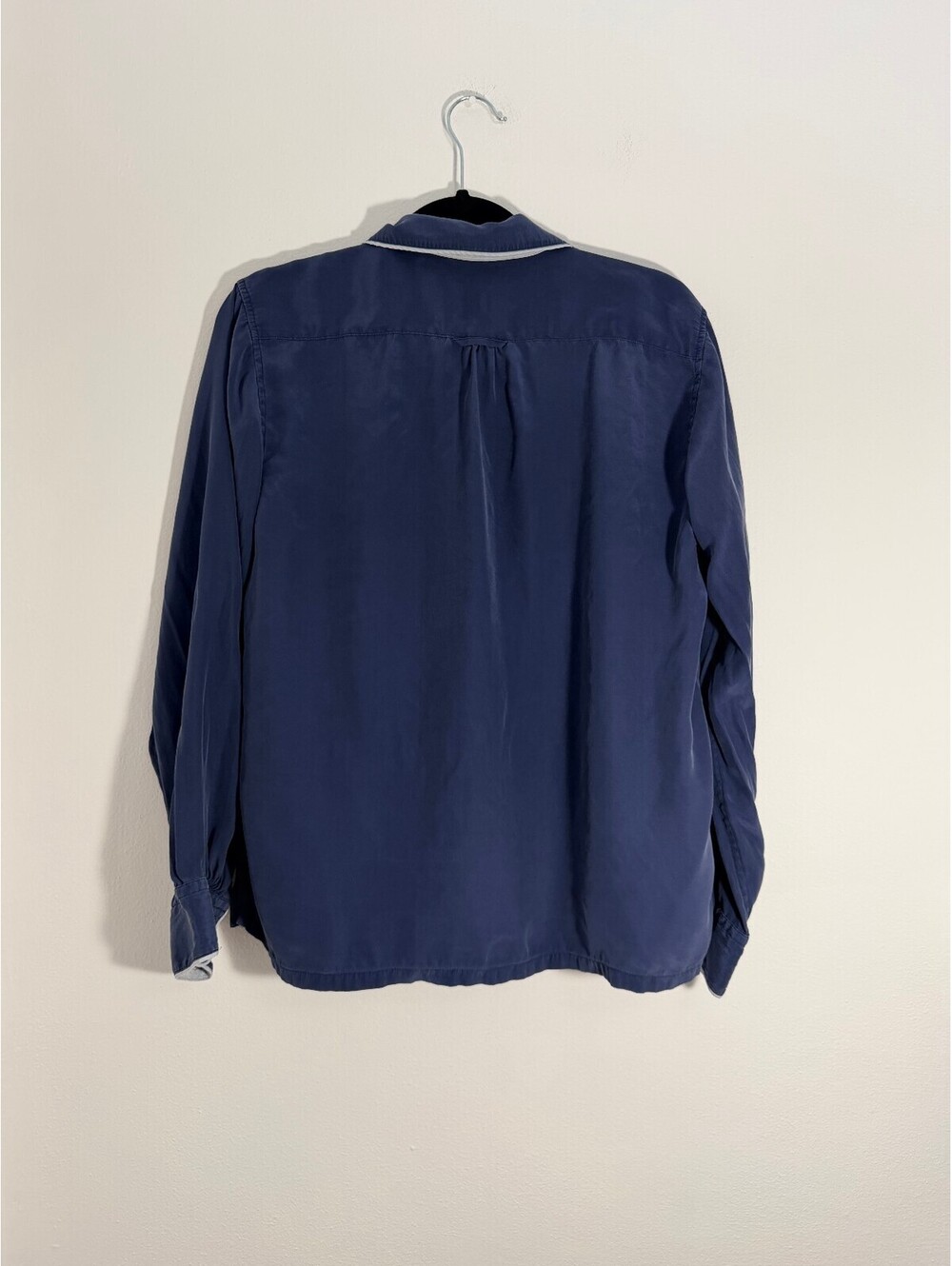 The Sleep Code 100% Silk Pajama Top Blue Contrast Trim Button Front Sleep Shirt - Picture 3 of 5